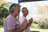 Explorer la gym douce à domicile pour seniors